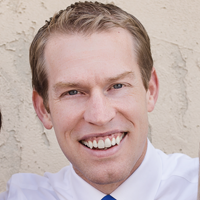 Dr-Peter-Birchler-Spinal-Decompression-Mastermind Dr. Peter Birchler smiling headshot